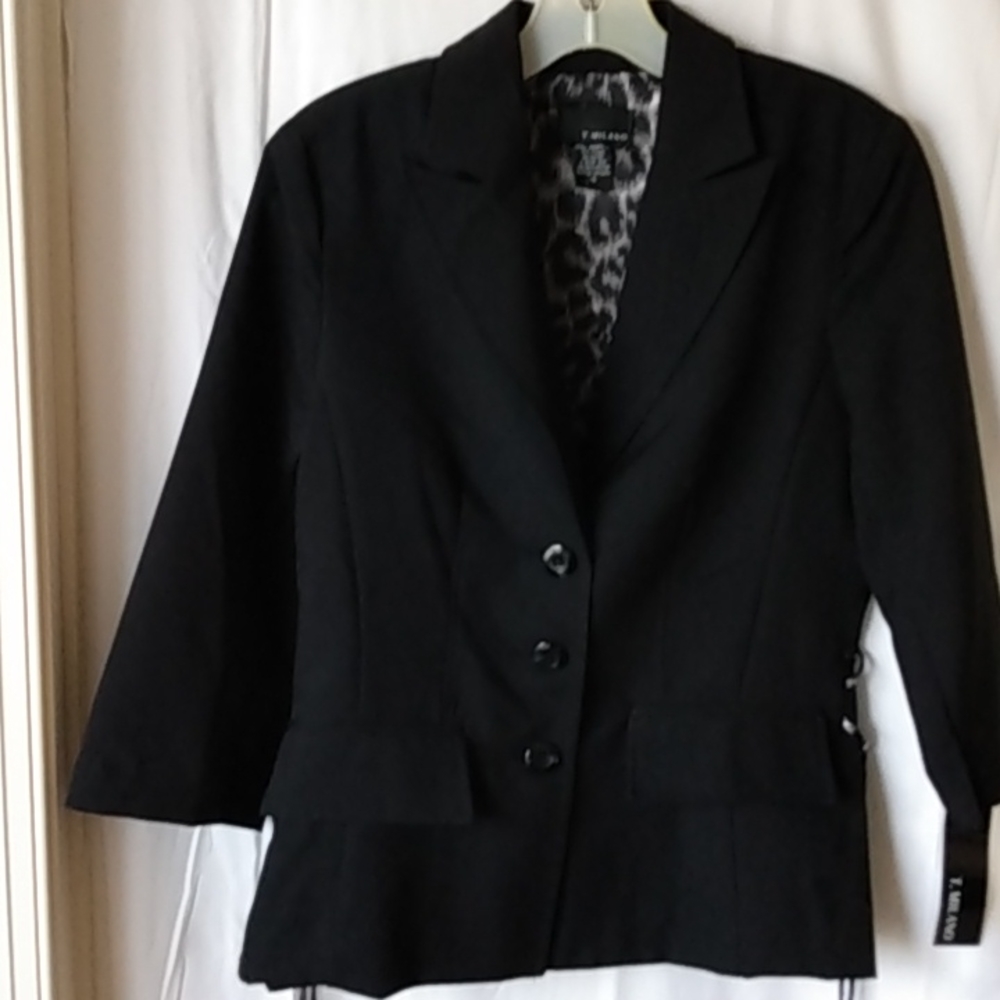 T Milano 3/4 sleeves single breasted, lightly lined summer jacket